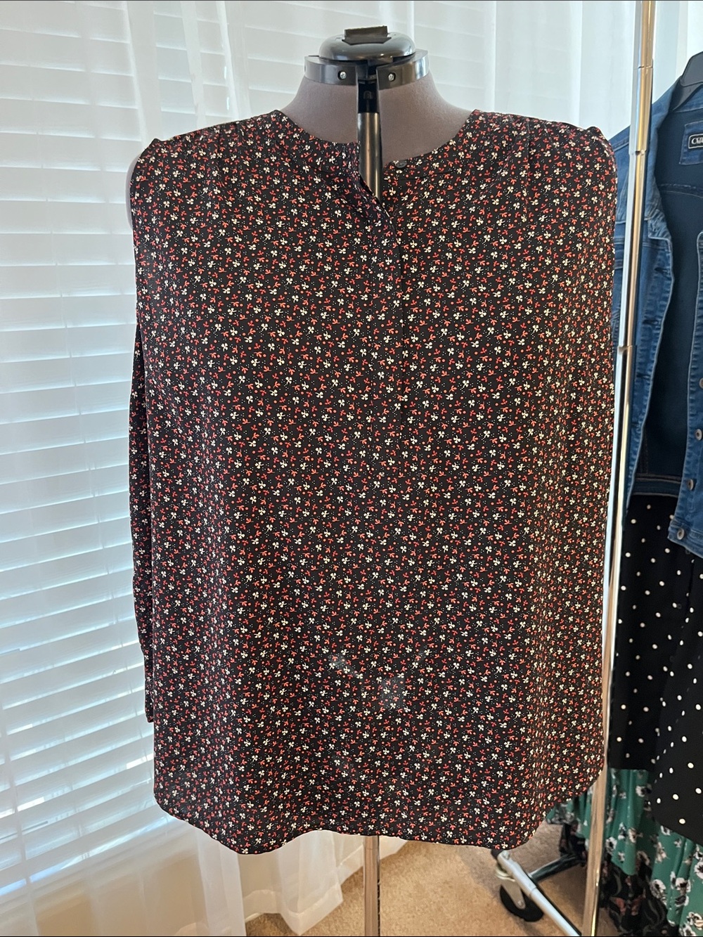 LOFT Plus Black Floral Print Sleeveless Blouse